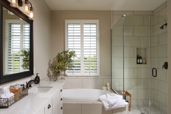 Canopy Lane soaking tub in the masterbath