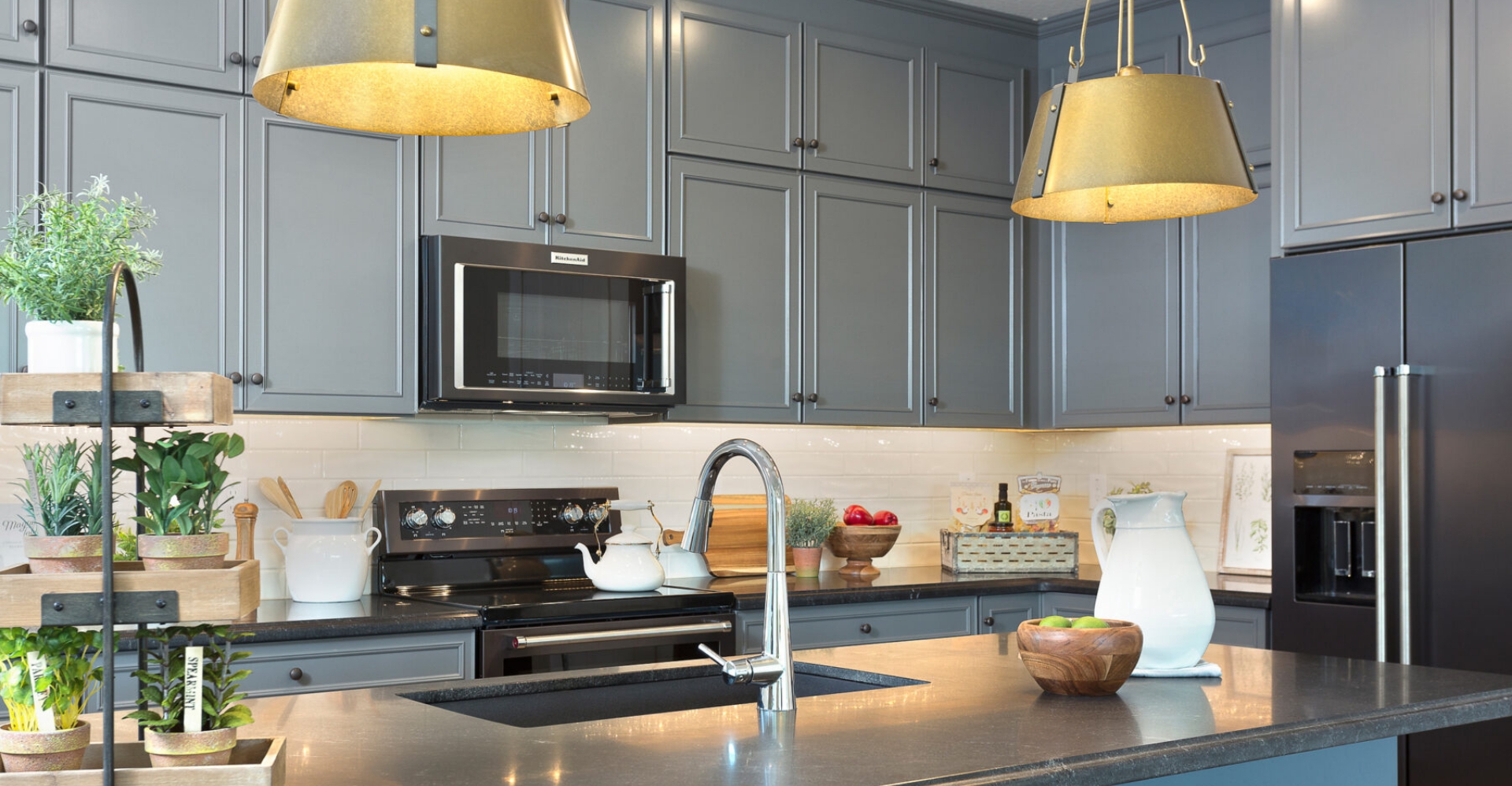 Madison Park Chandler model 2 kitchen