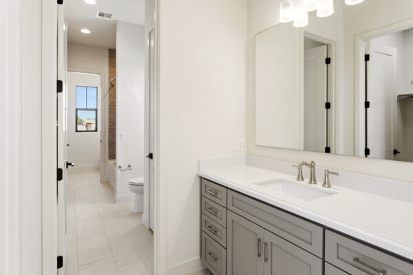 Hazelwood Homesite 20 Barcelona Floor Plan Urban Farmhouse Elevation Jack & Jill Bath